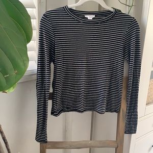Black and white long sleeve crop size S